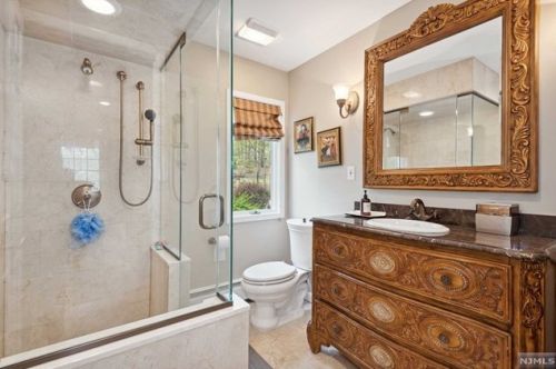 1 Springwood Ter, Kinnelon NJ  07405-2166 exterior