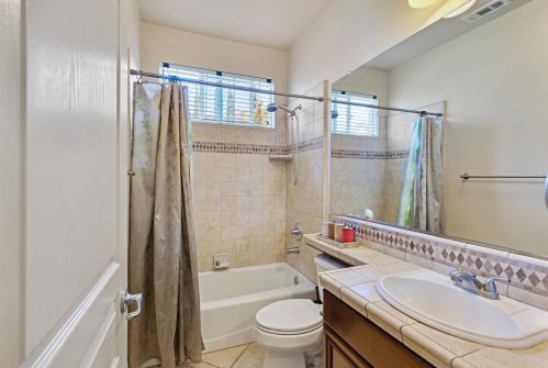 2073 Wyndham Way, Lodi CA  95242-4807 exterior