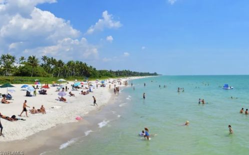 72 7th St, Naples FL  34102-6126 exterior