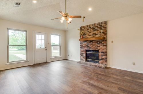 205 Meadow Ln, Denton TX  76207-7410 exterior