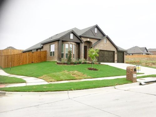 414 Tanglewood Dr, St Paul, TX 75098-3858