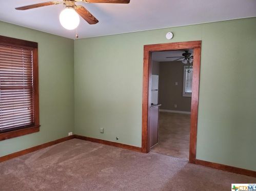 721 Olive St, Seguin TX  78155-3237 exterior