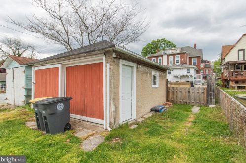 332 Washington Ave, Downingtown PA  19335-2916 exterior