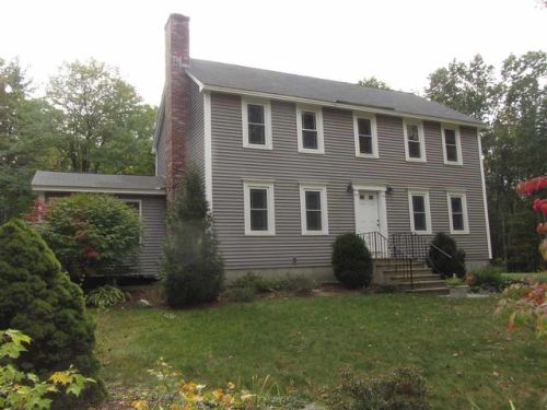 4 Wimbledon Dr, Londonderry, NH 03053-3029