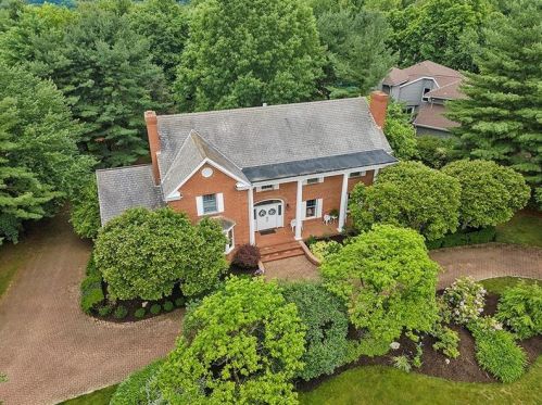 1724 Sturbridge Dr, Sewickley, PA 15143-8515