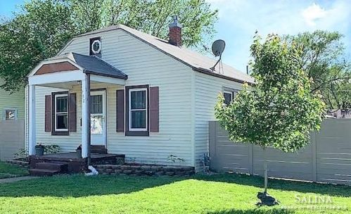 732 Merrill St, Mentor KS  67401-4736 exterior