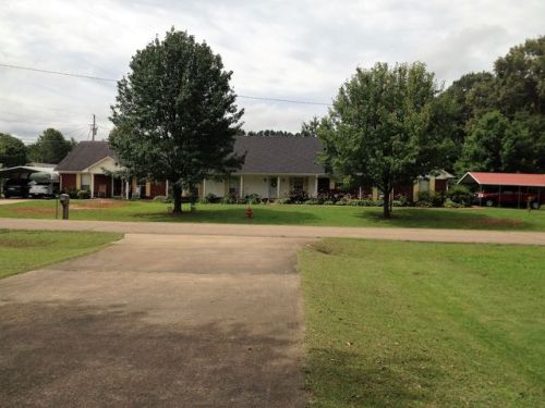 407 Bristol Ave, North Haven, MS 38652-2504