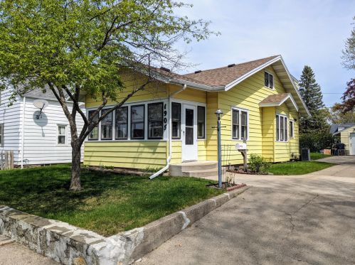 1905 13th Pl, La Crosse, WI 54601-6365