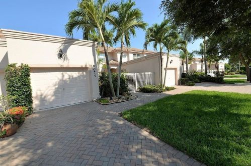 8074 Aberdeen Dr, Boynton Beach, FL 33472-2989