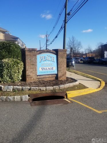 601 Peach St, Avenel, NJ 07001-1067
