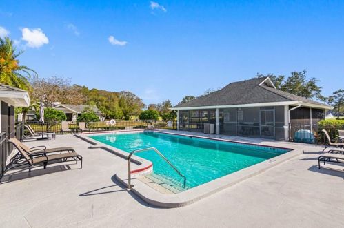 2631 Royal Liverpool Dr, Tarpon Springs FL 34688-6336 exterior