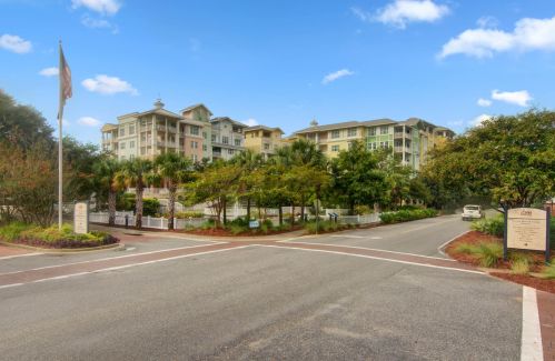 5802 Palmetto Dr, Isle Of Palms SC  29451-3813 exterior