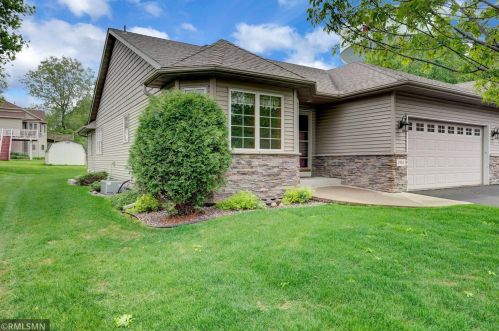 1984 Castle Ct, Saint Paul, MN 55109-2881
