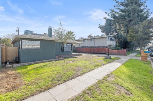 4244 1st St, Fresno, CA 93726-3311