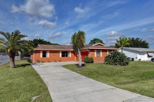 729 Duval Ave, Fort Pierce, FL 34983-2438