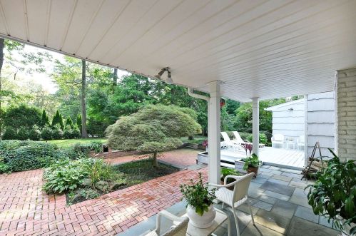 19 Montrose Pl, Huntington Station NY 11747-3403 exterior