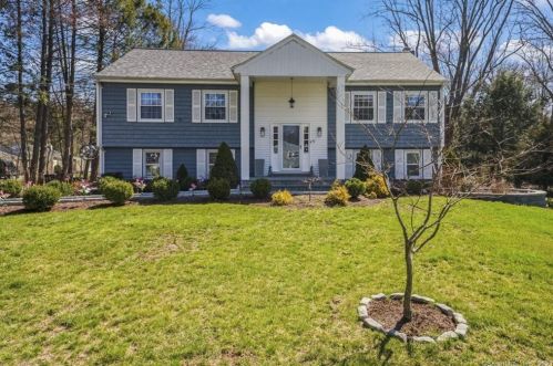 51 Loughran Ave, Stamford, CT 06902-1107