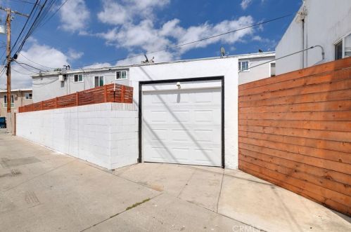 223 57th St, Long Beach CA  90805-4607 exterior