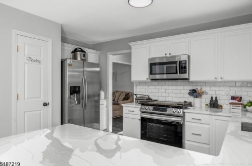 7 Jessica Ln, Dover NJ  07801-4743 exterior