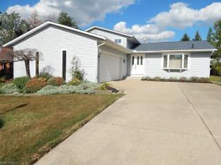 1177 Monroe Dr, Brunswick, OH 44212-3137
