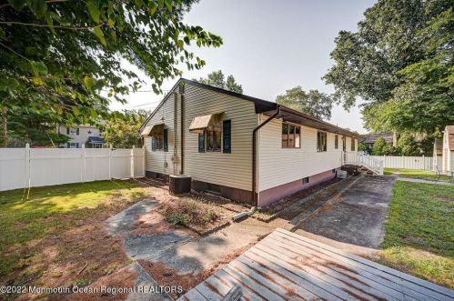 38 Laurel Ave, Jackson Twp NJ 08527-2738 exterior