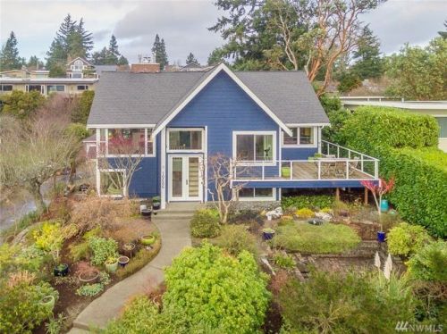 10686 Marine View Dr, Seattle, WA 98146-1614