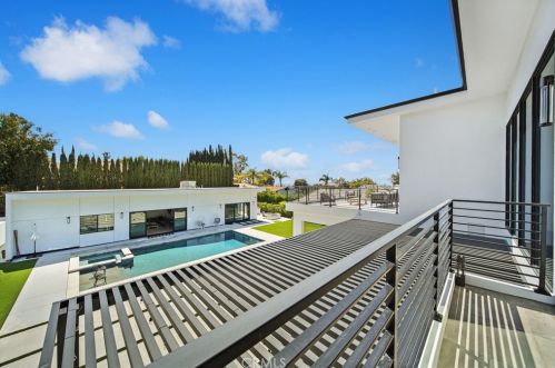 18852 Canyon Crest Dr, Orange CA 92861-2806 exterior