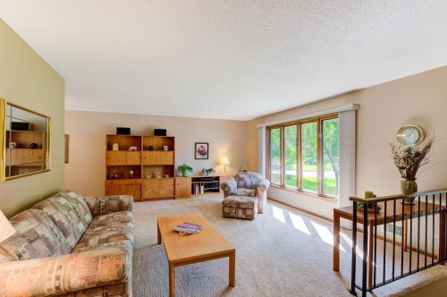 3715 Wellington Ln, Minneapolis, MN 55441-1425