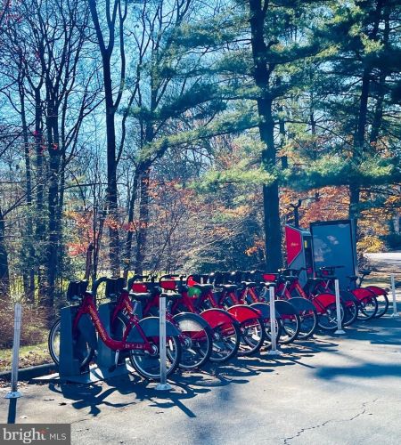 2120 Cartwright Pl, Herndon VA  20191-1903 exterior