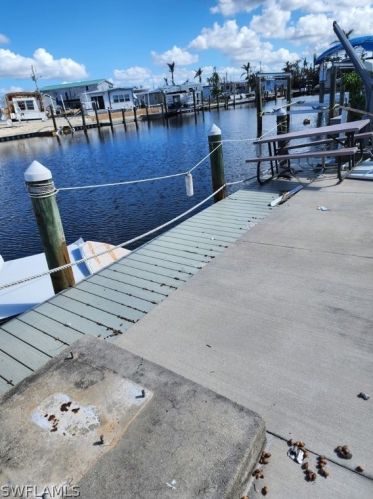 3732 Blueberry Ln, Saint James City, FL 33956-2284