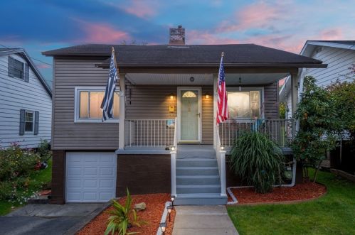 105 University St, Verona, PA 15147-3738