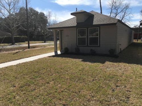 128 Ash St, Angleton TX  77515-4512 exterior