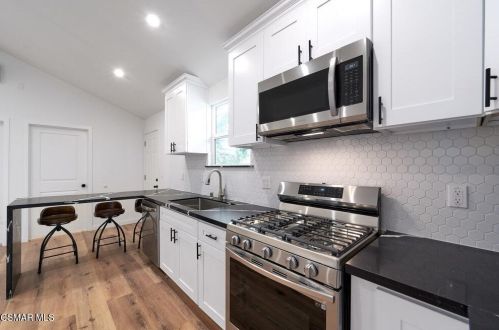 14363 Collins St, Van Nuys CA 91316-1030 exterior