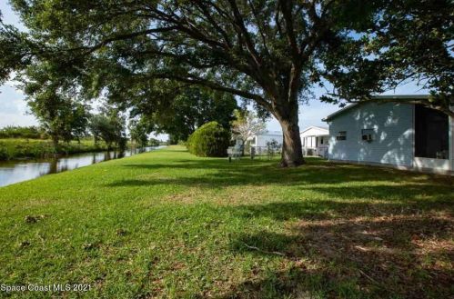 445 Papaya Cir, Sebastian, FL 32976-6852