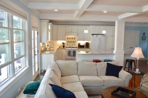 44 Mcallister St, Middletown RI  02840-4043 exterior