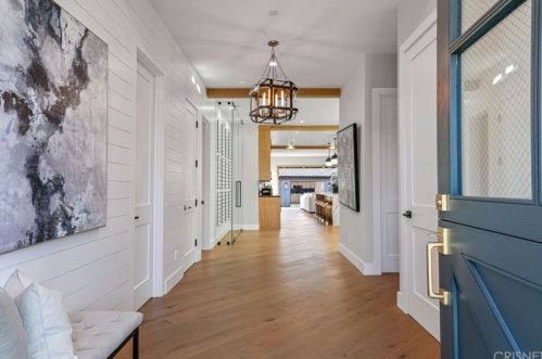 14756 Weddington St, Van Nuys, CA 91411-4042