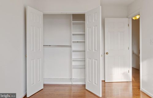 2485 Wheat Meadow Cir, Herndon VA  20171-3055 exterior