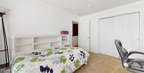 326 Angle Ave, Manville NJ  08835-2318 exterior