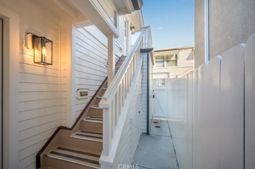 104 Onyx Ave, Newport Beach CA  92662-1208 exterior