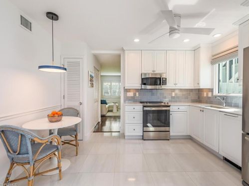 713 Neapolitan Way, Naples, FL 34103-8502