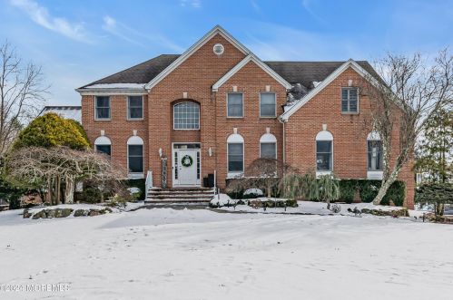 11 Crow Hill Rd, East Freehold, NJ 07728-8402