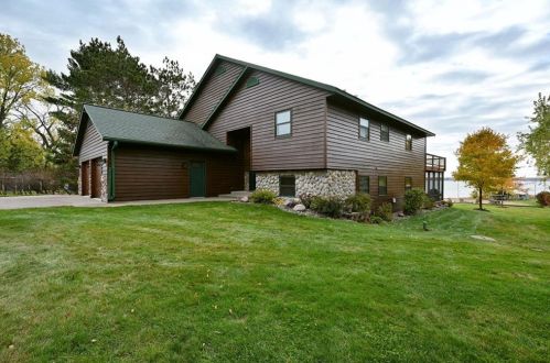 107 Lake Dr, Shell Lake, WI 54871-7703