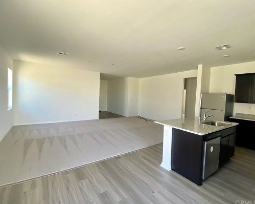 16872 Desert Star St, Victorville CA  92394-1468 exterior