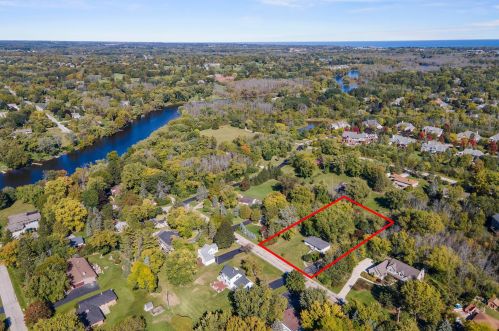 11652 River Rd, Thiensville, WI 53092-2125