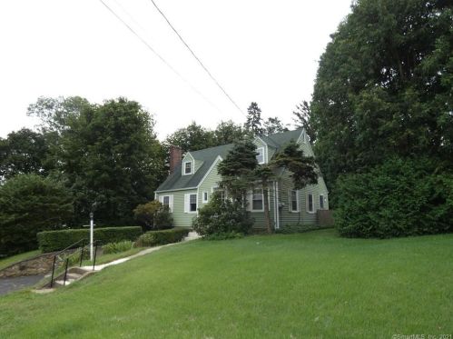 16 Briarcroft Ave, Bridgeport, CT 06611-2402