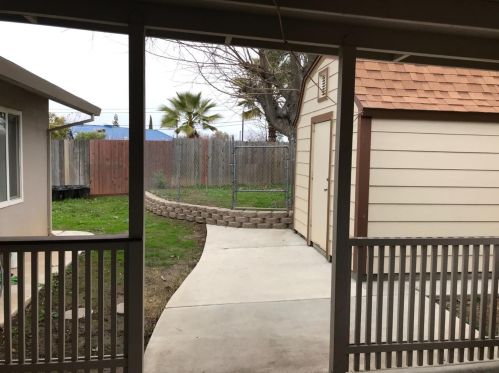 6740 Medora Dr, North Highlands, CA 95660-3775
