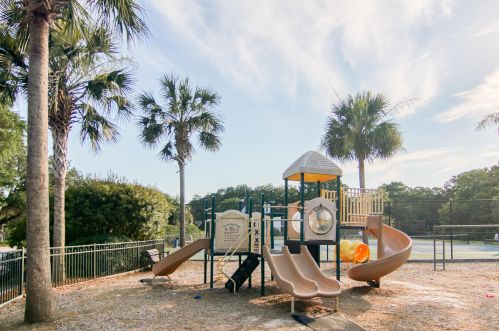 1404 School House Rd, Mount Pleasant SC  29464-3844 exterior