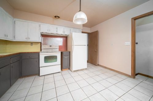 4612 Van Beck Ave, Milwaukee WI 53207-4458 exterior