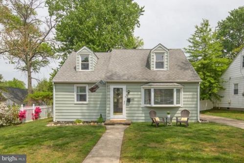 502 Charles Ave, Barrington, NJ 08007-1010