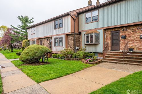 41 Highview Dr, Woodbridge NJ  07095-3904 exterior